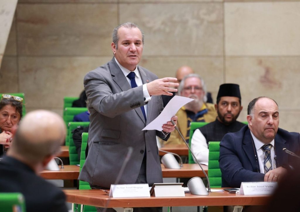 We want to work together to ensure that every citizen, every employee and every person in our society gets ahead