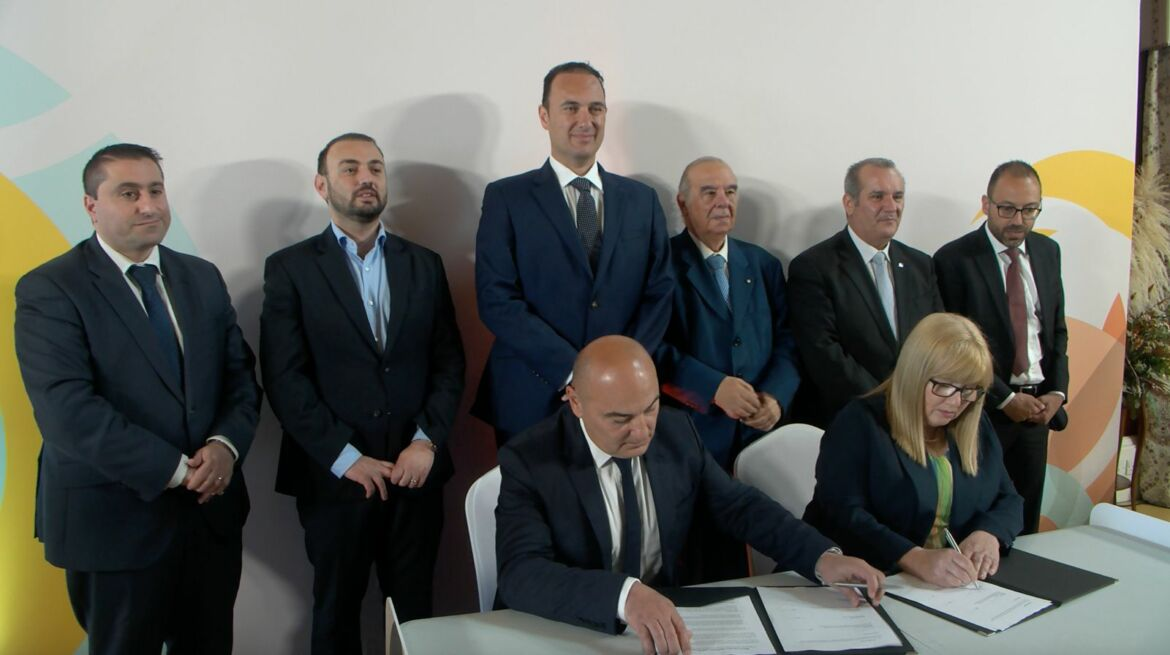 COLLECTIVE LABOUR AGREEMENT SIGNED FOR 190 MCST EMPLOYEES<br>WHO WILL BENEFIT FROM BETTER WORKING CONDITIONS