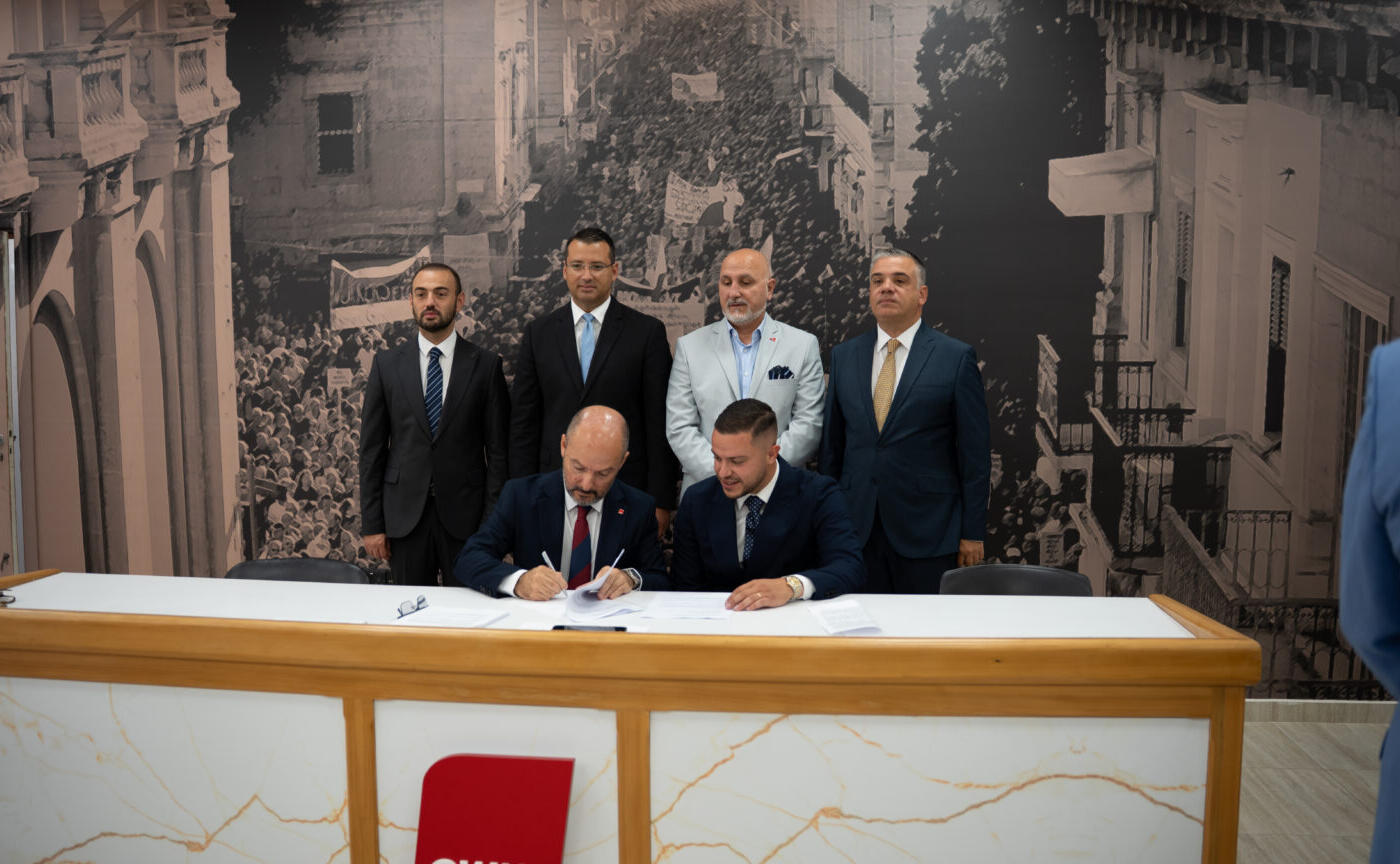 Aktar sigurtà, aktar drittijiet, aktar dinjità: il-GWU u l-MDFOA jiffirmaw Ftehimiet Kollettivi ġodda għall-‘food couriers’