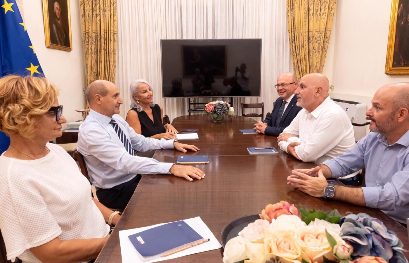 “L-isfera internazzjonali għandha tibqa’ tingħata prijorità għall-ġid tal-ħaddiema”
